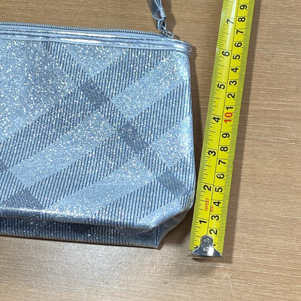 Burberry zipper cosmetic travel bag - Picture 9 of 9